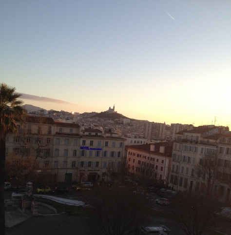 Marseille s etend au pied de sa gare